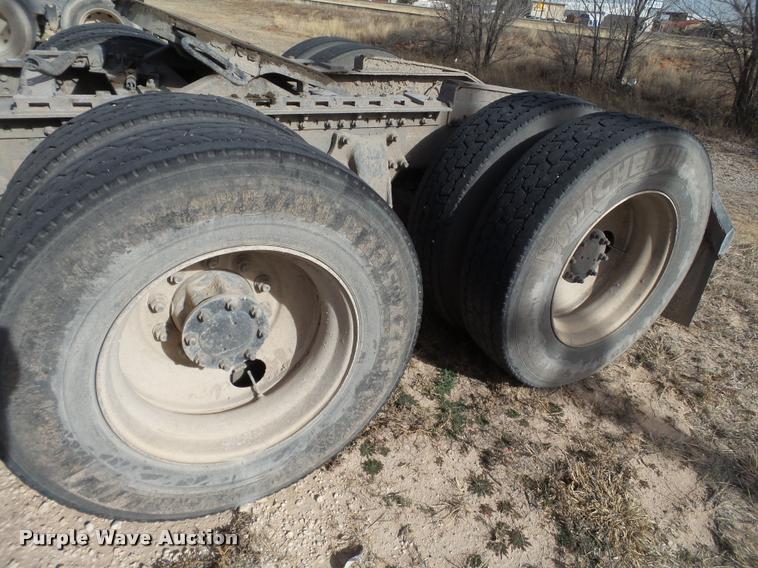 image for item L1646 2003 Freightliner Century ST120 semi truck