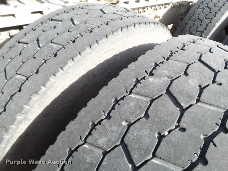 image for item L1646 2003 Freightliner Century ST120 semi truck