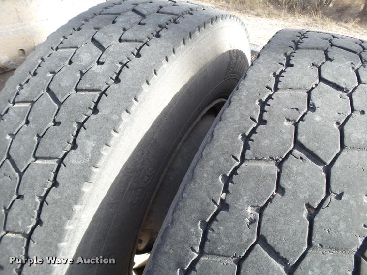 image for item L1646 2003 Freightliner Century ST120 semi truck