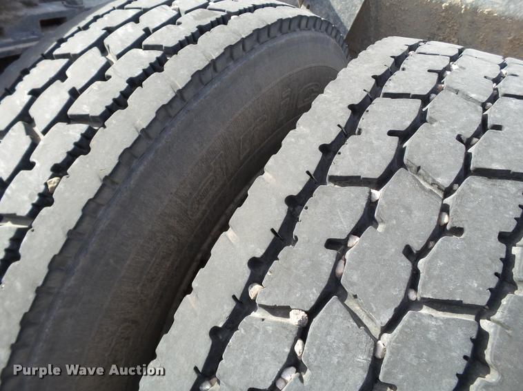 image for item L1646 2003 Freightliner Century ST120 semi truck