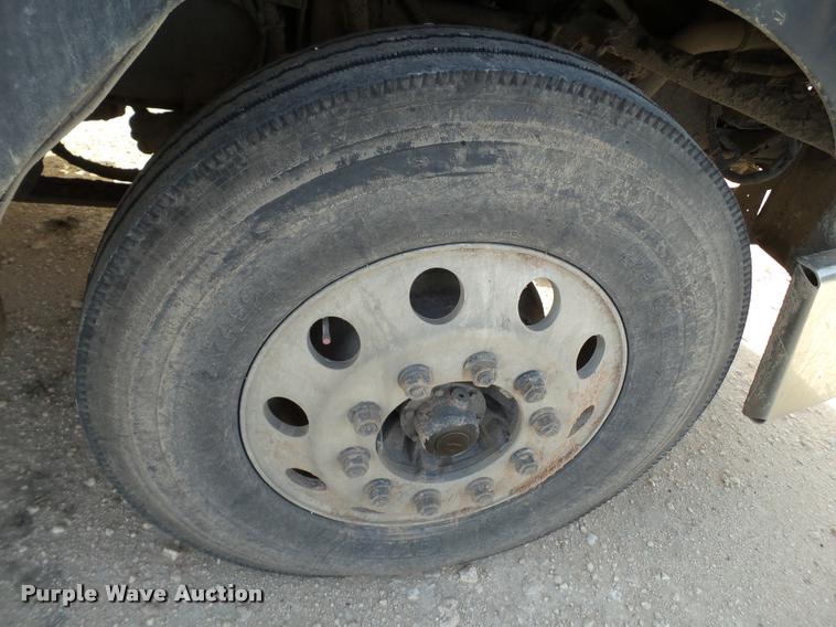 image for item L1646 2003 Freightliner Century ST120 semi truck