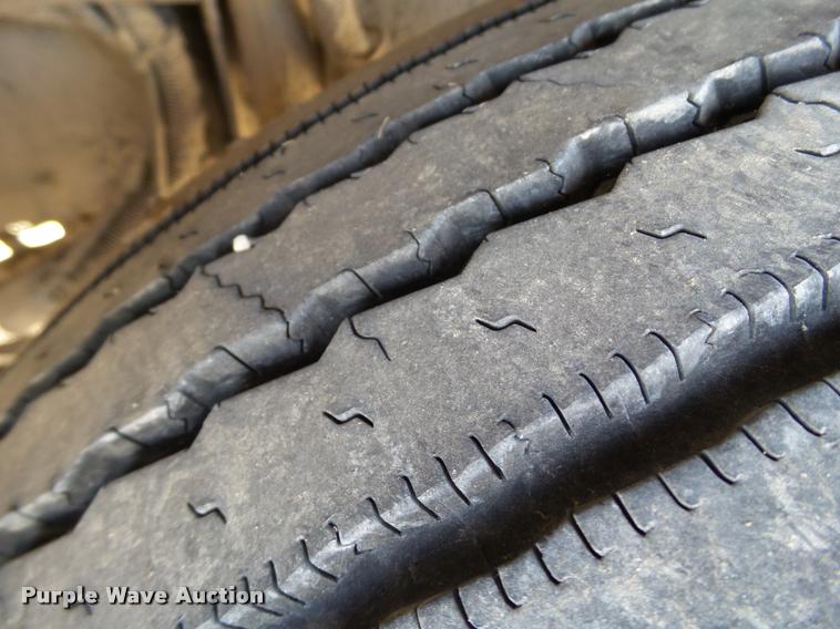 image for item L1646 2003 Freightliner Century ST120 semi truck