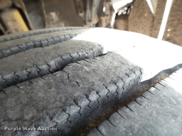 image for item L1646 2003 Freightliner Century ST120 semi truck