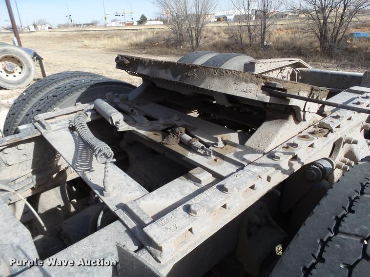 image for item L1646 2003 Freightliner Century ST120 semi truck