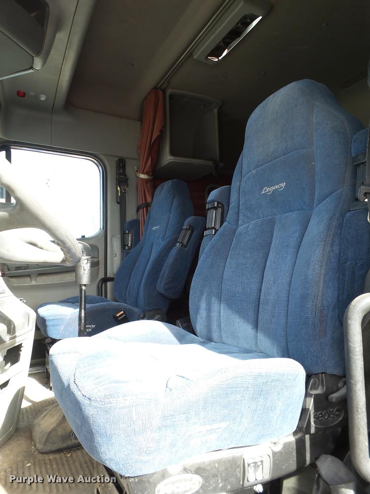 image for item L1646 2003 Freightliner Century ST120 semi truck