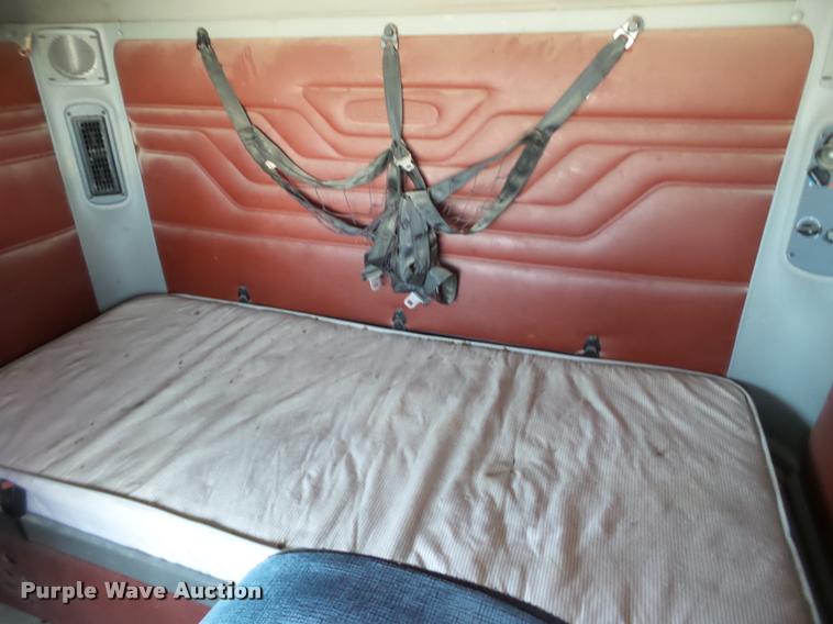 image for item L1646 2003 Freightliner Century ST120 semi truck