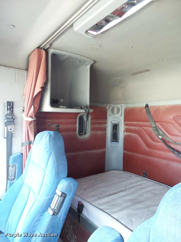 image for item L1646 2003 Freightliner Century ST120 semi truck