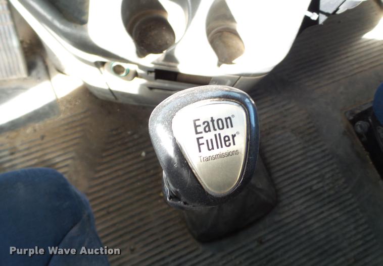 image for item L1646 2003 Freightliner Century ST120 semi truck