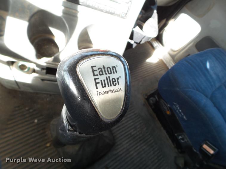 image for item L1646 2003 Freightliner Century ST120 semi truck