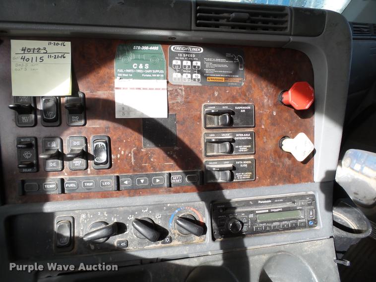 image for item L1646 2003 Freightliner Century ST120 semi truck