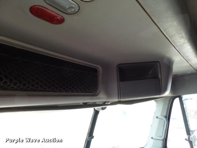 image for item L1646 2003 Freightliner Century ST120 semi truck