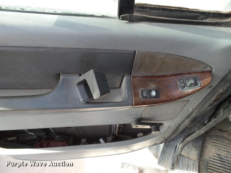 image for item L1646 2003 Freightliner Century ST120 semi truck