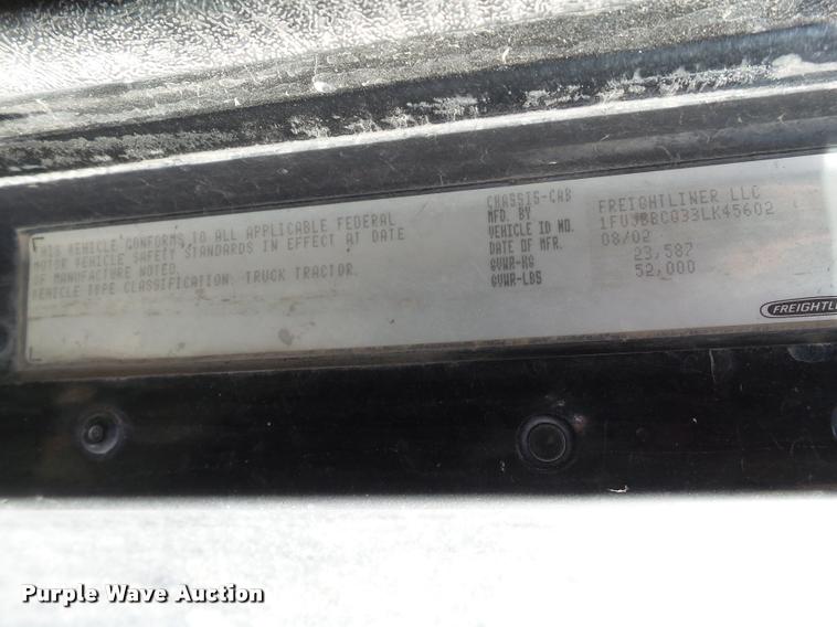 image for item L1646 2003 Freightliner Century ST120 semi truck