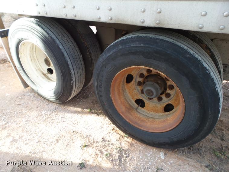 image for item L1649 2001 Lufkin dry van trailer