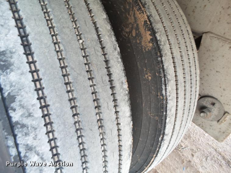 image for item L1649 2001 Lufkin dry van trailer