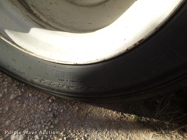 image for item L1649 2001 Lufkin dry van trailer