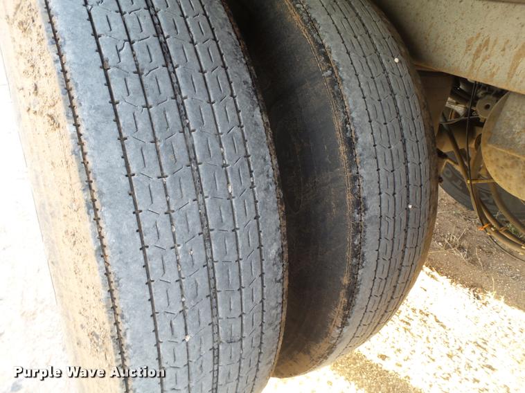 image for item L1649 2001 Lufkin dry van trailer