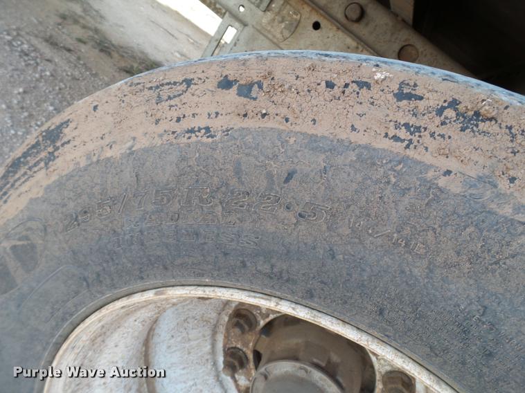 image for item L1649 2001 Lufkin dry van trailer