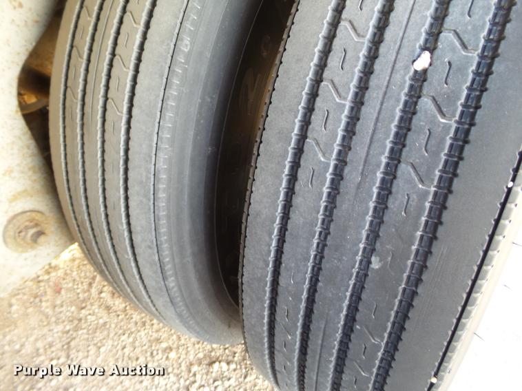 image for item L1650 2006 Lufkin dry van trailer