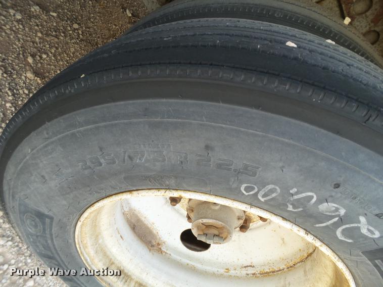 image for item L1650 2006 Lufkin dry van trailer