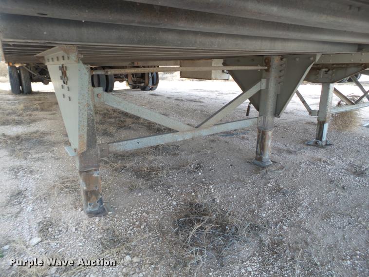 image for item L1651 2002 Hyundai dry van trailer