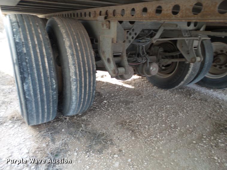 image for item L1651 2002 Hyundai dry van trailer