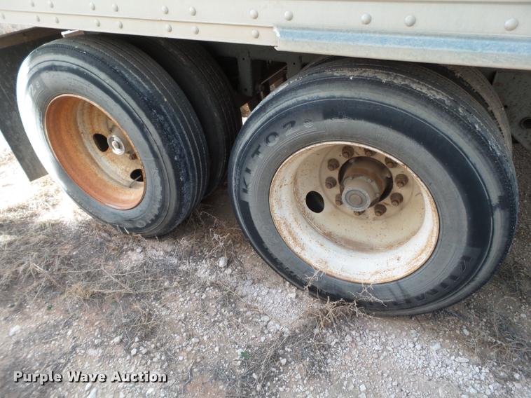 image for item L1651 2002 Hyundai dry van trailer