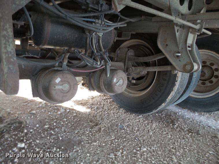 image for item L1651 2002 Hyundai dry van trailer