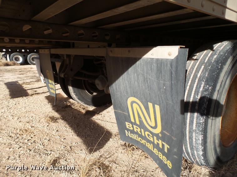 image for item L1651 2002 Hyundai dry van trailer