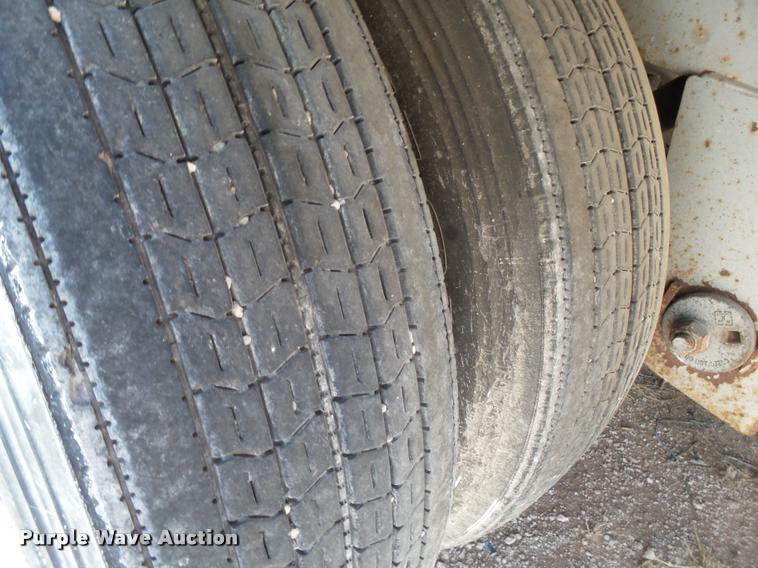 image for item L1652 2001 Lufkin dry van trailer