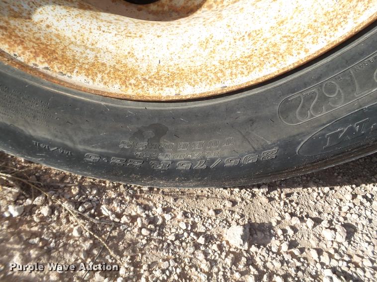 image for item L1652 2001 Lufkin dry van trailer