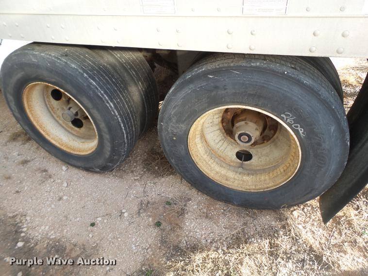 image for item L1652 2001 Lufkin dry van trailer