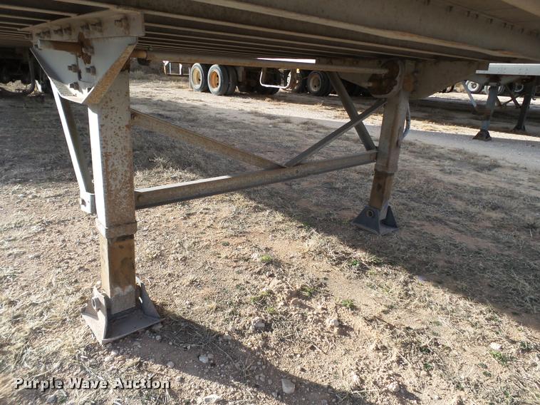 image for item L1653 2001 Lufkin dry van trailer