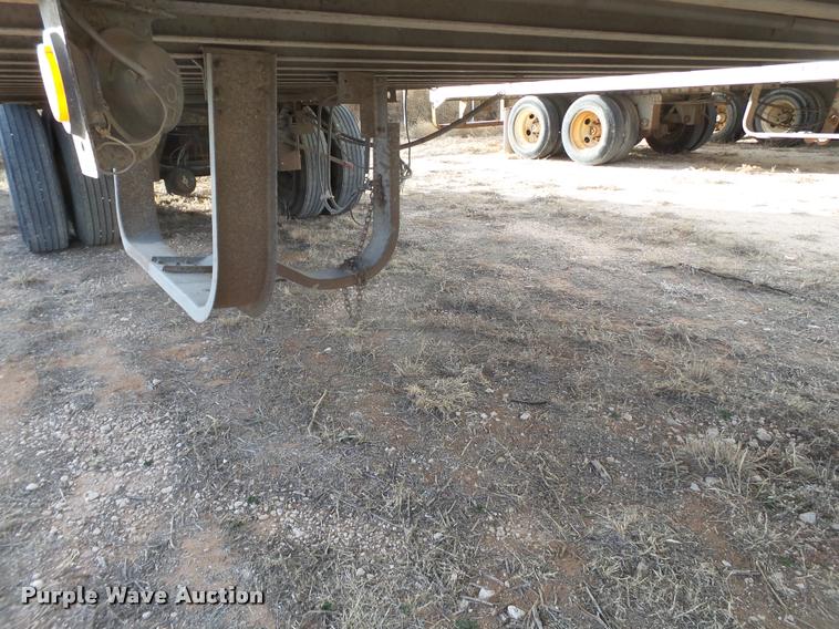 image for item L1653 2001 Lufkin dry van trailer