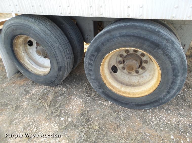 image for item L1653 2001 Lufkin dry van trailer