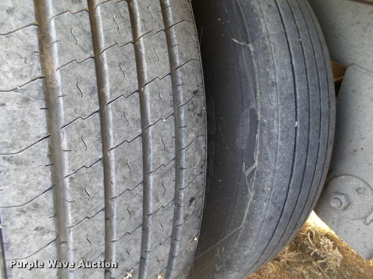 image for item L1653 2001 Lufkin dry van trailer