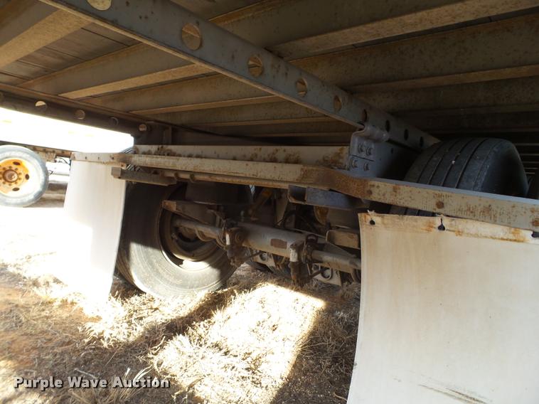 image for item L1653 2001 Lufkin dry van trailer