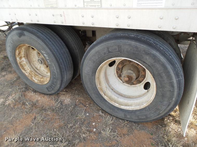 image for item L1653 2001 Lufkin dry van trailer