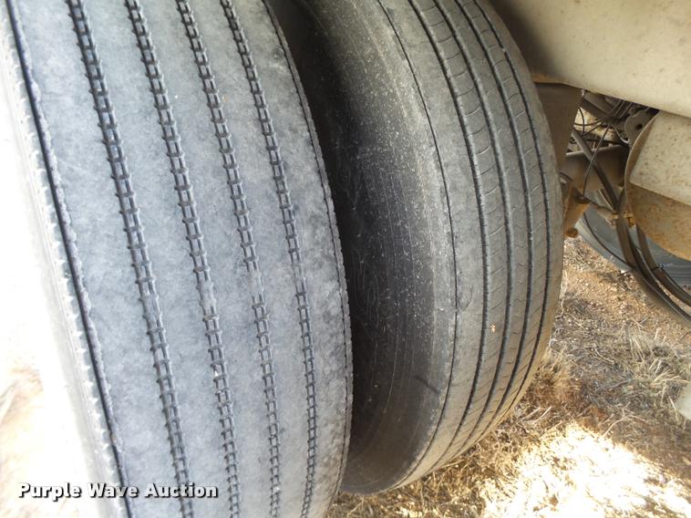 image for item L1653 2001 Lufkin dry van trailer