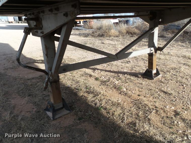 image for item L1653 2001 Lufkin dry van trailer