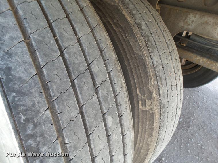 image for item L1656 2006 Lufkin dry van trailer