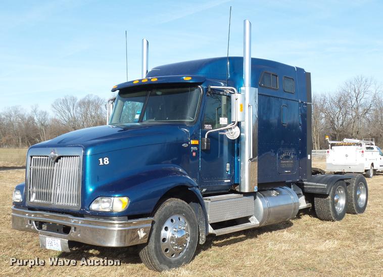 image for item L4531 2007 International 9400i semi truck