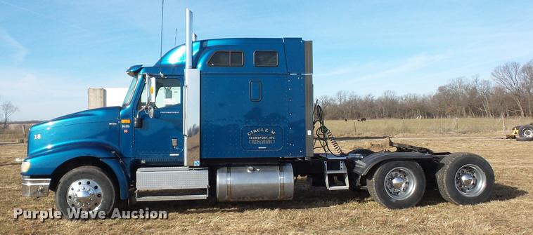 image for item L4531 2007 International 9400i semi truck