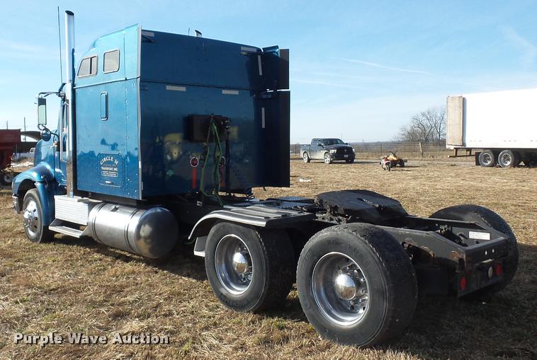 image for item L4531 2007 International 9400i semi truck