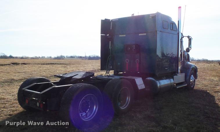 image for item L4531 2007 International 9400i semi truck