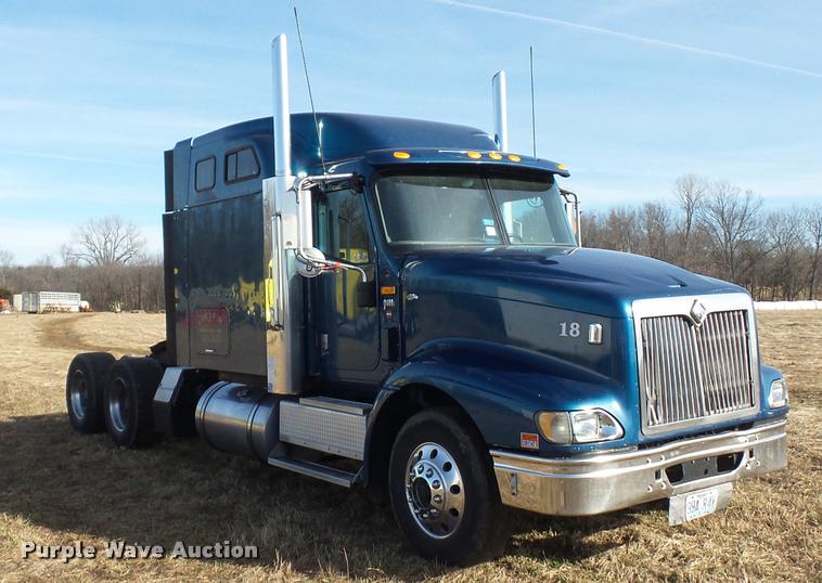 image for item L4531 2007 International 9400i semi truck