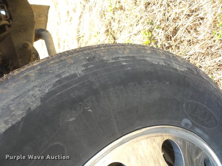 image for item L4531 2007 International 9400i semi truck