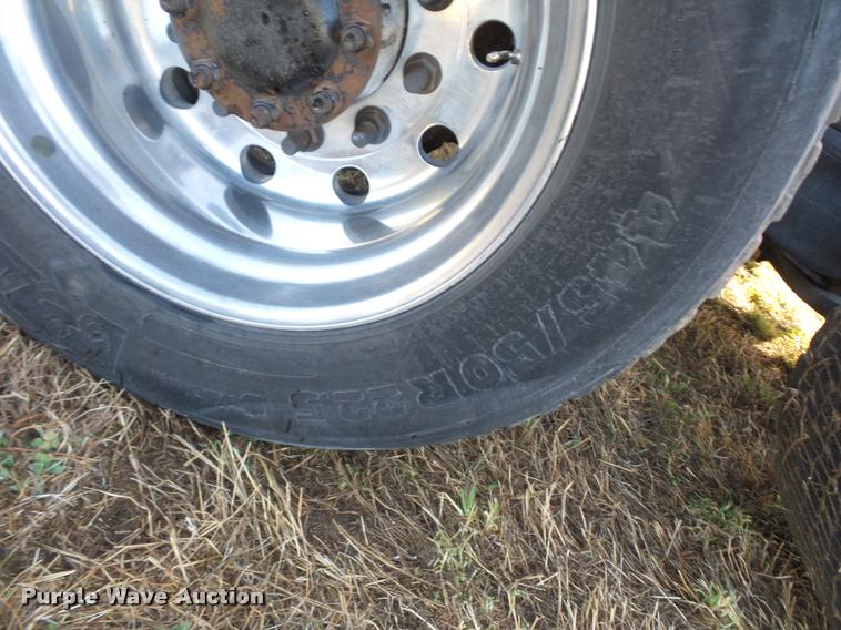 image for item L4531 2007 International 9400i semi truck