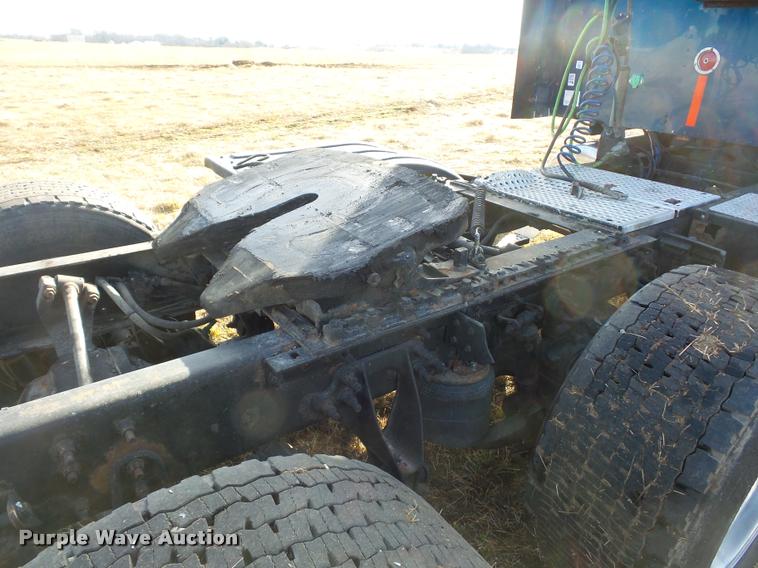 image for item L4531 2007 International 9400i semi truck