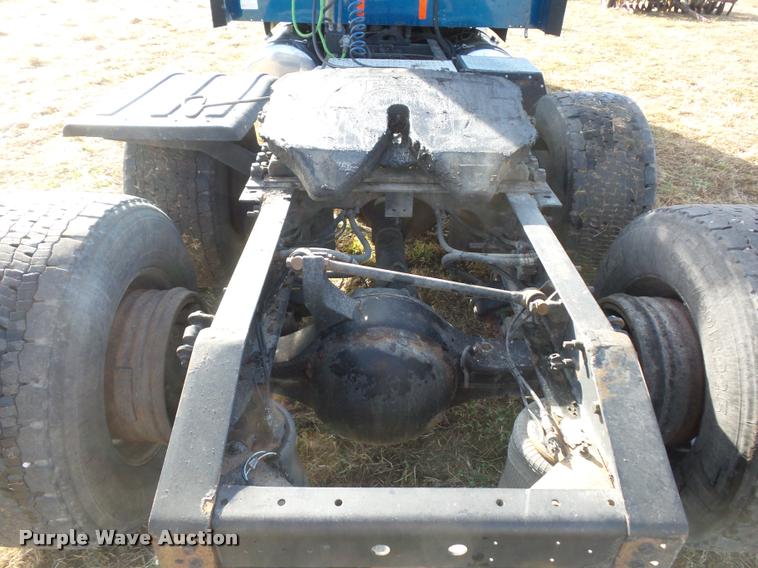 image for item L4531 2007 International 9400i semi truck